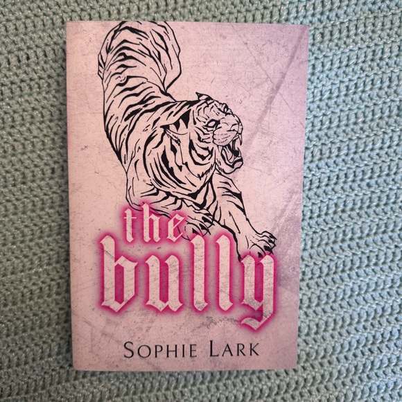 🖋️ The Bully by Sophie Lark Signed Paperback - Picture 1 of 6